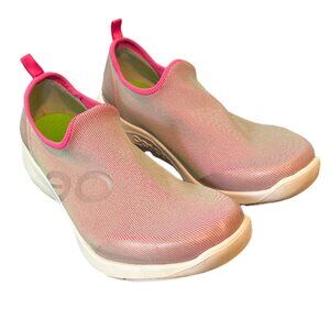 OOFOS OOmg Sport Slip-On Recovery Sneaker Fuschia White W10